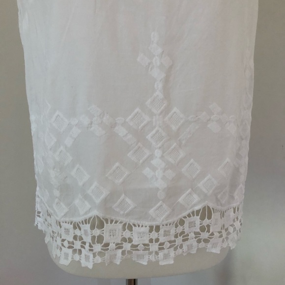 Final Price🌹BANANA REPUBLIC White tank Top. - Picture 2 of 6